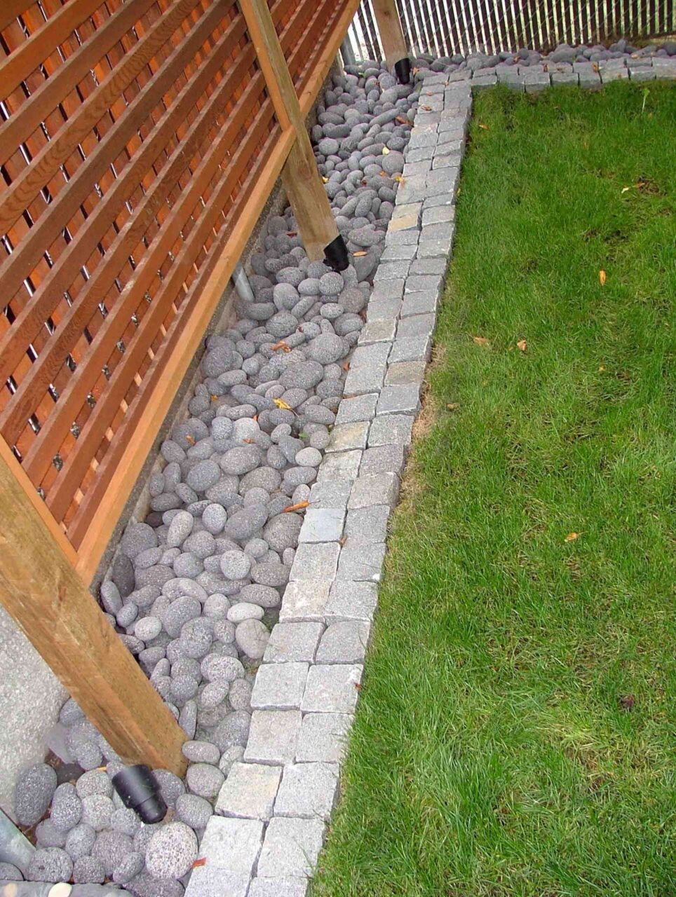 Black Lava Beach Pebbles 2-4" 2 Black Lava Beach Pebble 2-4"