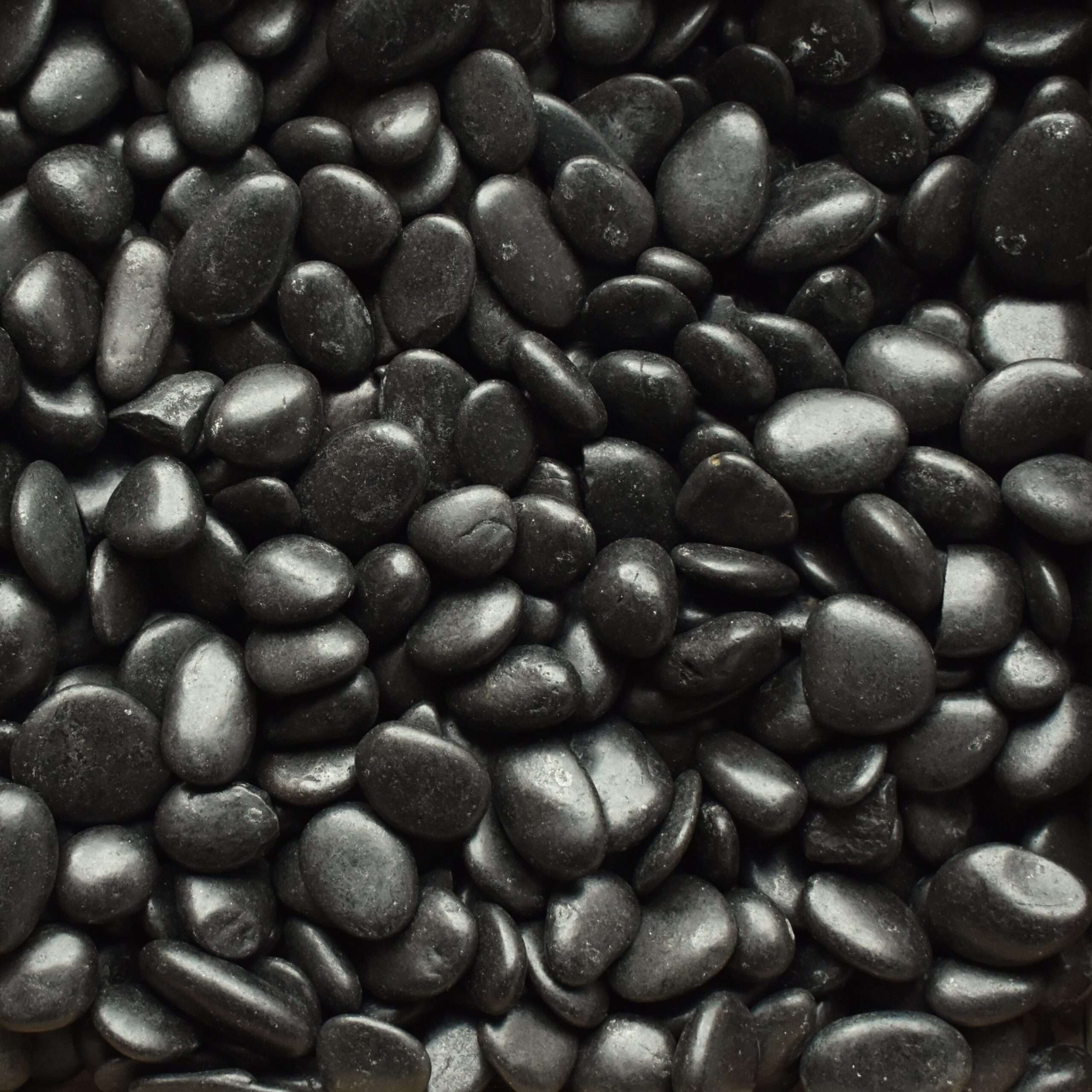 Polished Black Pebbles ¾" - 1½" 1 Polished Black Pebbles ¾" - 1½"